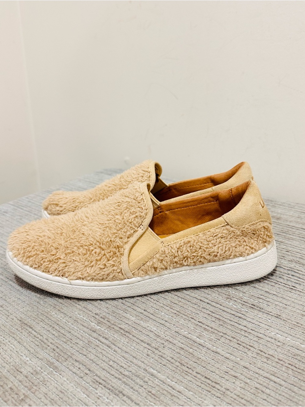UGG Ricci Women's Natural Fuzzy Slip On Sneakers Loafers 1019659 Size US 6.5